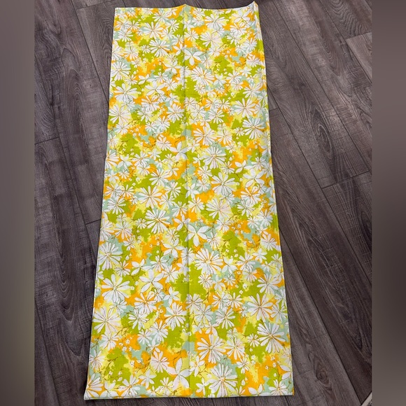 MORGAN JONES RARE VINTAGE 1970’s DAISIES with yellows/ orange/ greens- NWOT - Picture 4 of 4